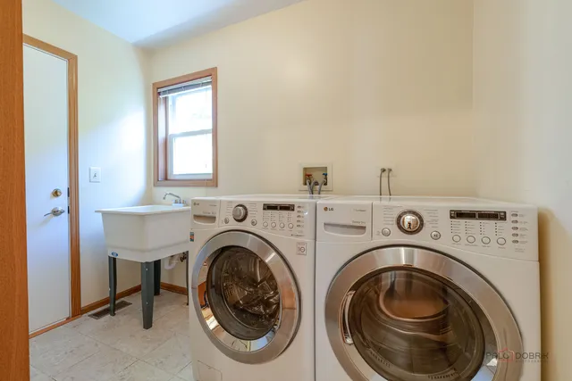 $650,000 | 126 South Fiore Parkway, Vernon Hills, IL 60061