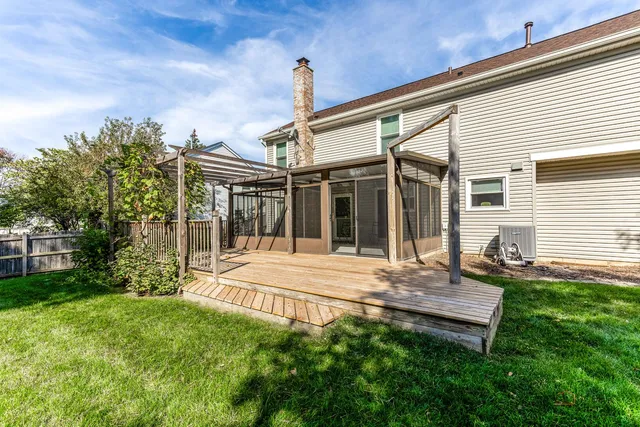 $650,000 | 126 South Fiore Parkway, Vernon Hills, IL 60061