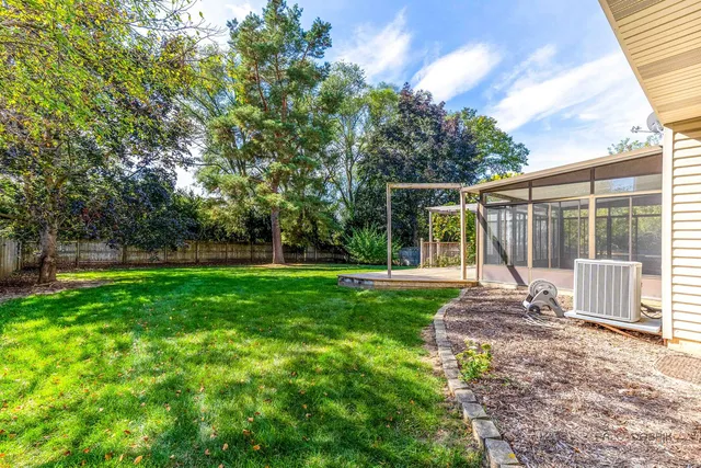 $650,000 | 126 South Fiore Parkway, Vernon Hills, IL 60061