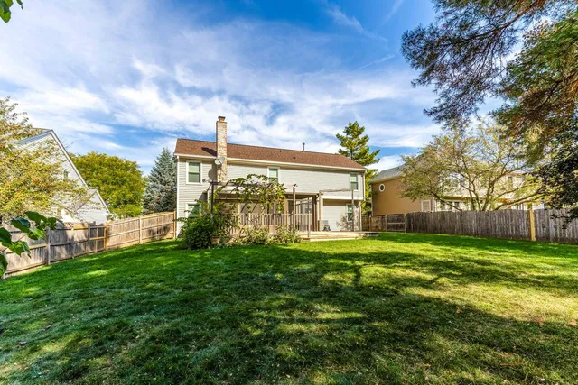 $650,000 | 126 South Fiore Parkway, Vernon Hills, IL 60061