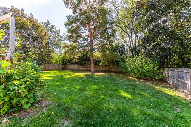 $650,000 | 126 South Fiore Parkway, Vernon Hills, IL 60061