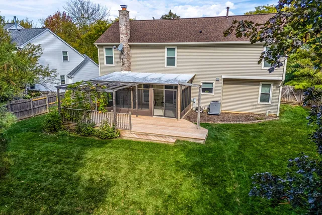 $650,000 | 126 South Fiore Parkway, Vernon Hills, IL 60061