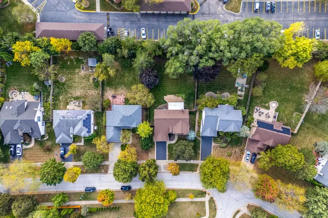 $650,000 | 126 South Fiore Parkway, Vernon Hills, IL 60061