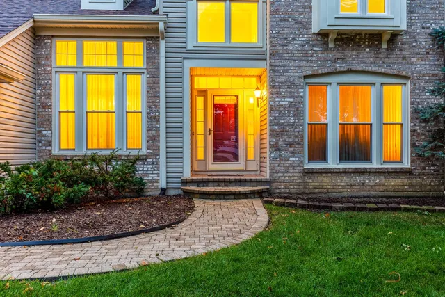 $650,000 | 126 South Fiore Parkway, Vernon Hills, IL 60061