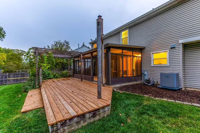 $650,000 | 126 South Fiore Parkway, Vernon Hills, IL 60061