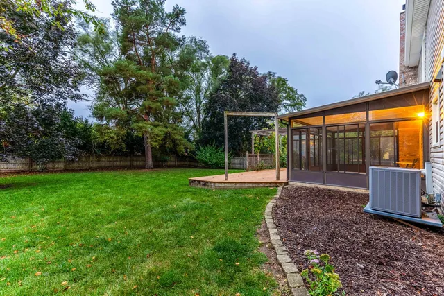 $650,000 | 126 South Fiore Parkway, Vernon Hills, IL 60061