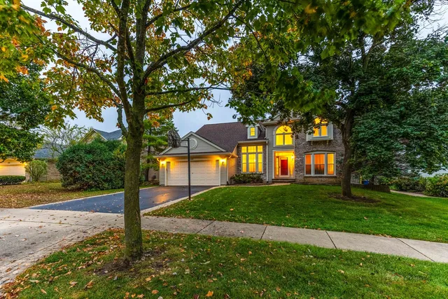 $650,000 | 126 South Fiore Parkway, Vernon Hills, IL 60061