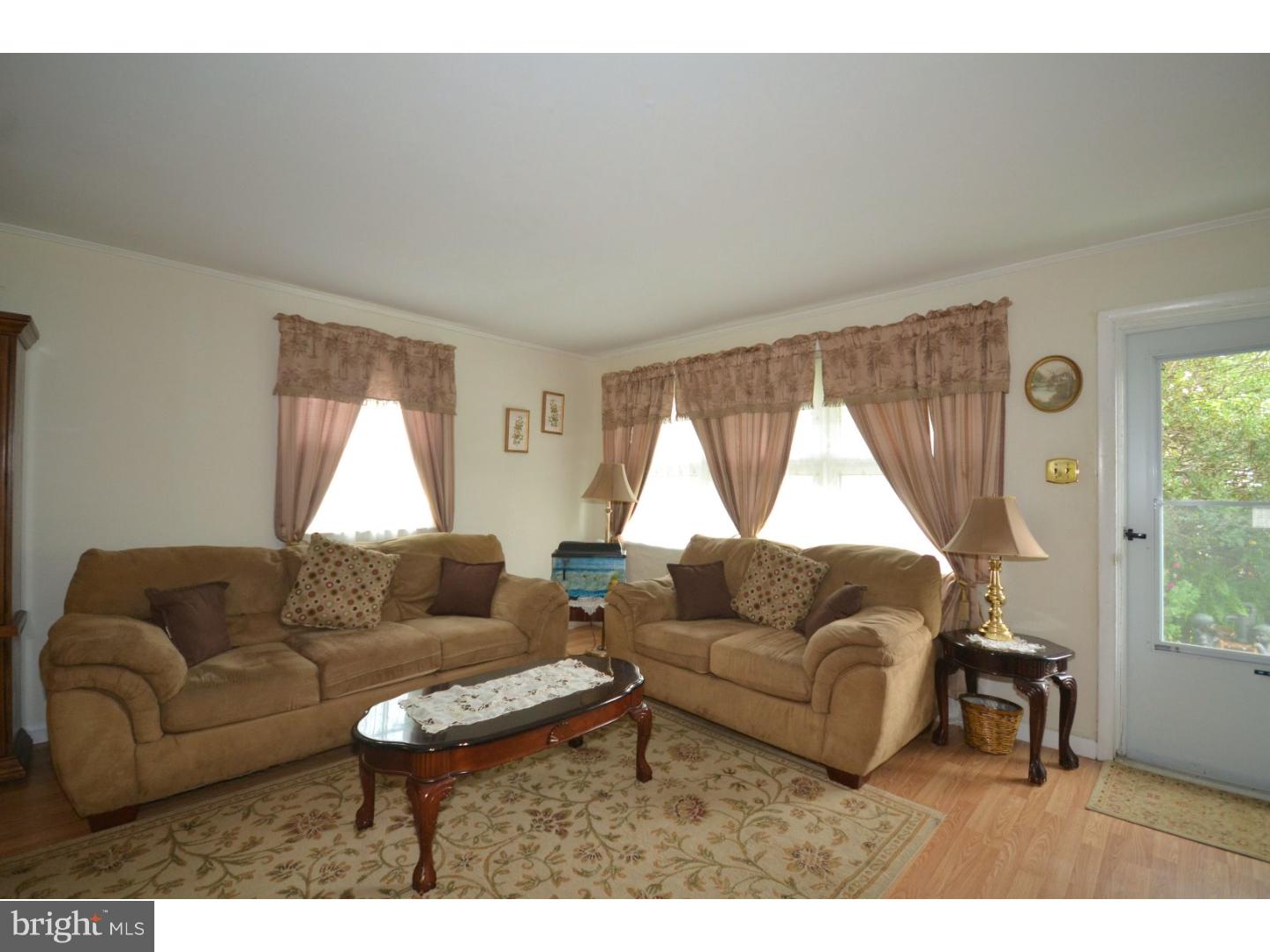 28 Brant Road Eagleville, PA 19403 - Photo 2 of 24 Living Room