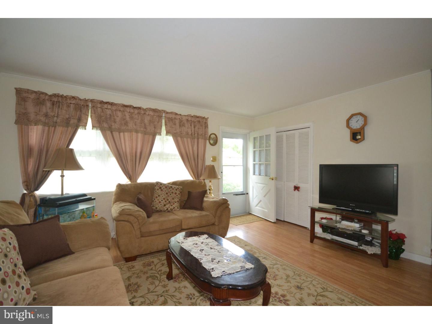 28 Brant Road Eagleville, PA 19403 - Photo 3 of 24 Living Room