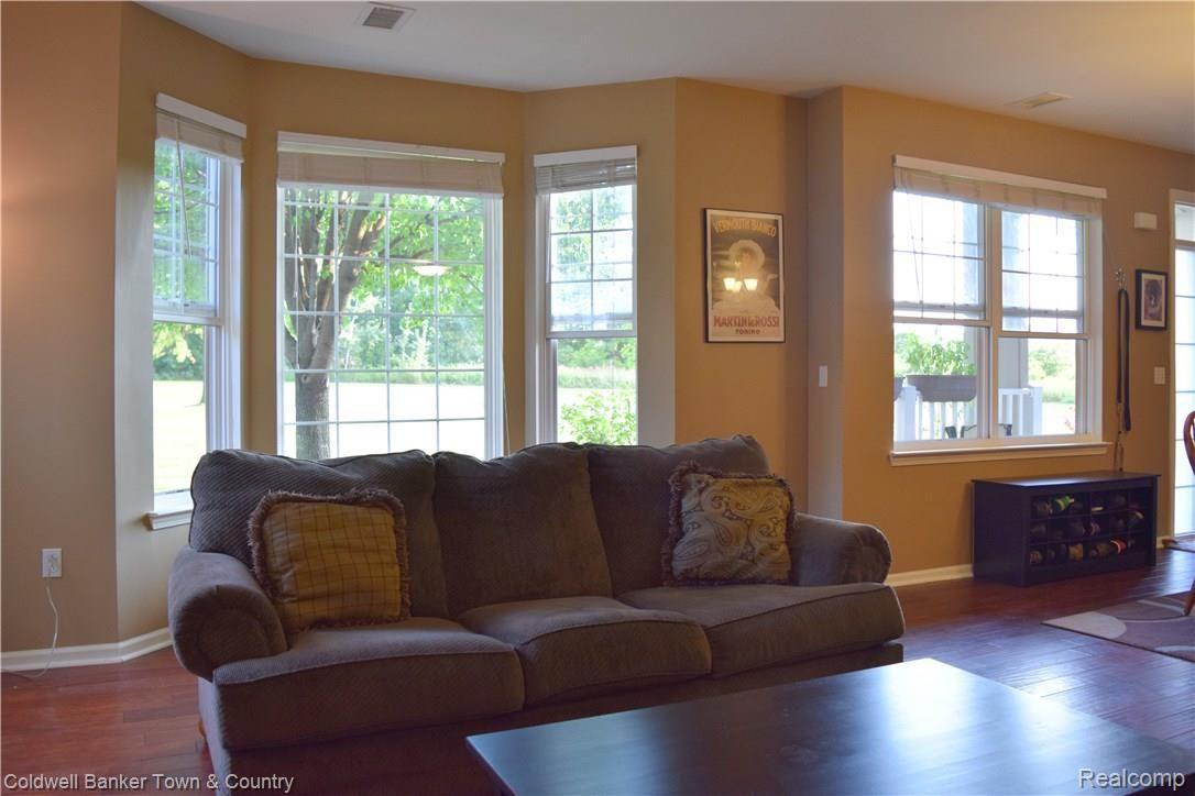 4228 Hampton Ridge Boulevard Howell, MI 48843 - Photo 6 of 19 family room#2.jpg