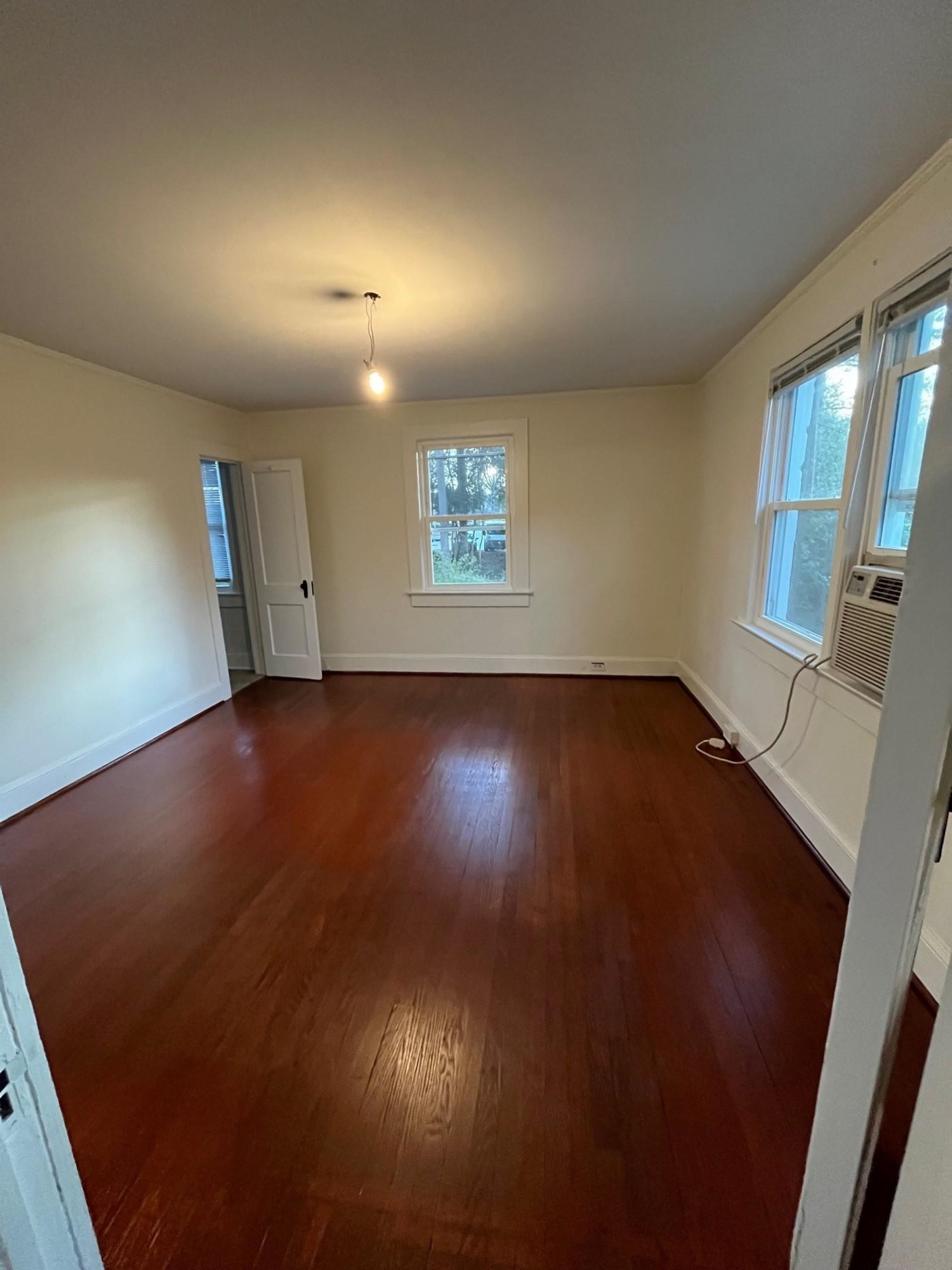 112 Shepherd Street Raleigh, NC 27607 - Photo 28 of 34 2nd Floor LR/Kitchen