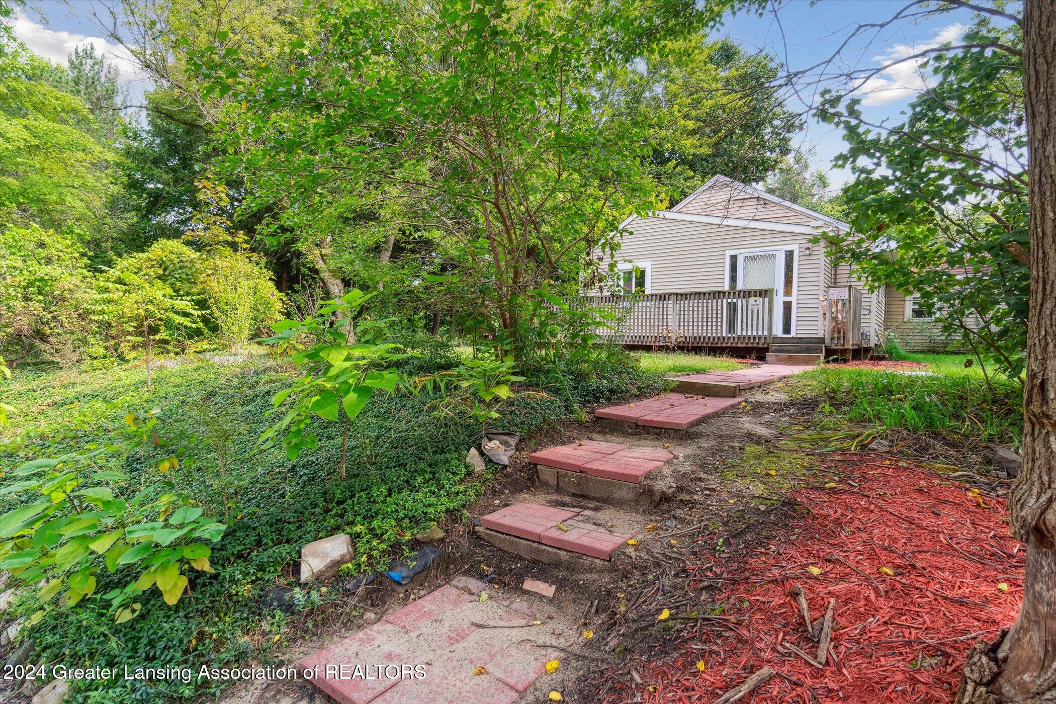 6743 Richard Road Lansing, MI 48911 - Photo 3 of 15 03-6743-Richard-Rd-Lansing-MI-48911-Wind