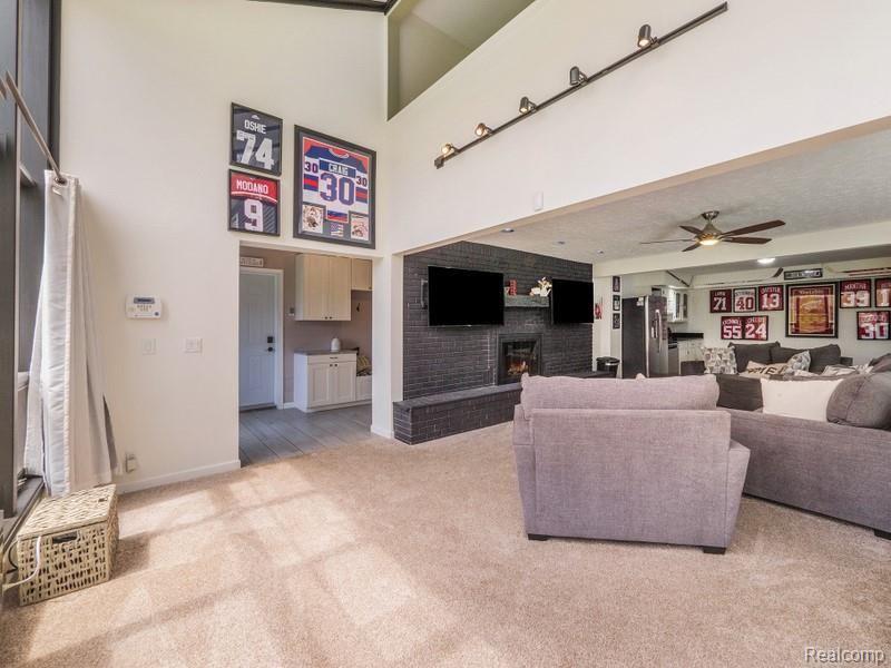 4327 Patterson Lake Road Pinckney, MI 48169 - Photo 7 of 32 Gallery Image 7