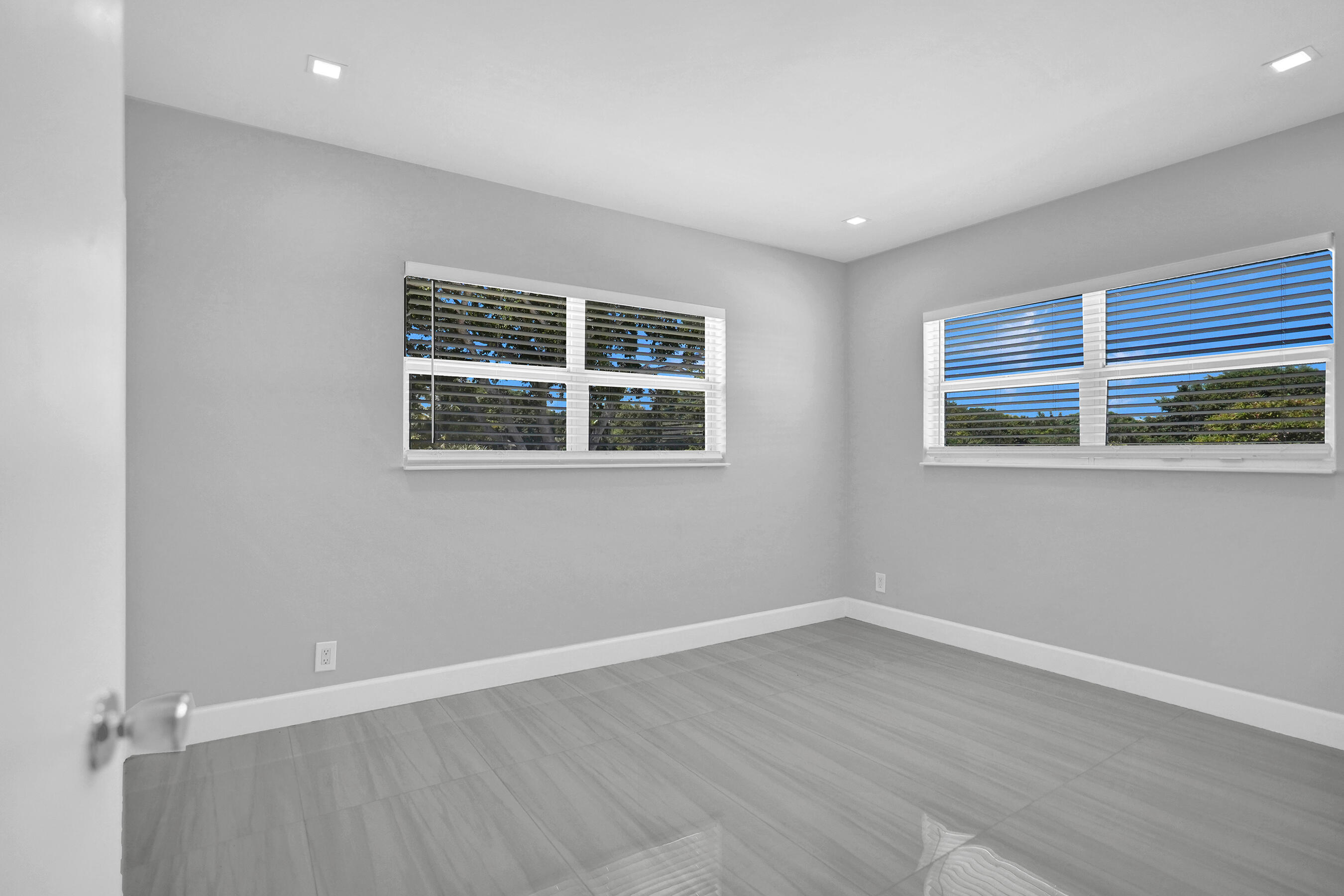 2755 Northeast 28th Avenue, Unit F2 Lighthouse Point, FL 33064 - Photo 19 of 33 DSC03106