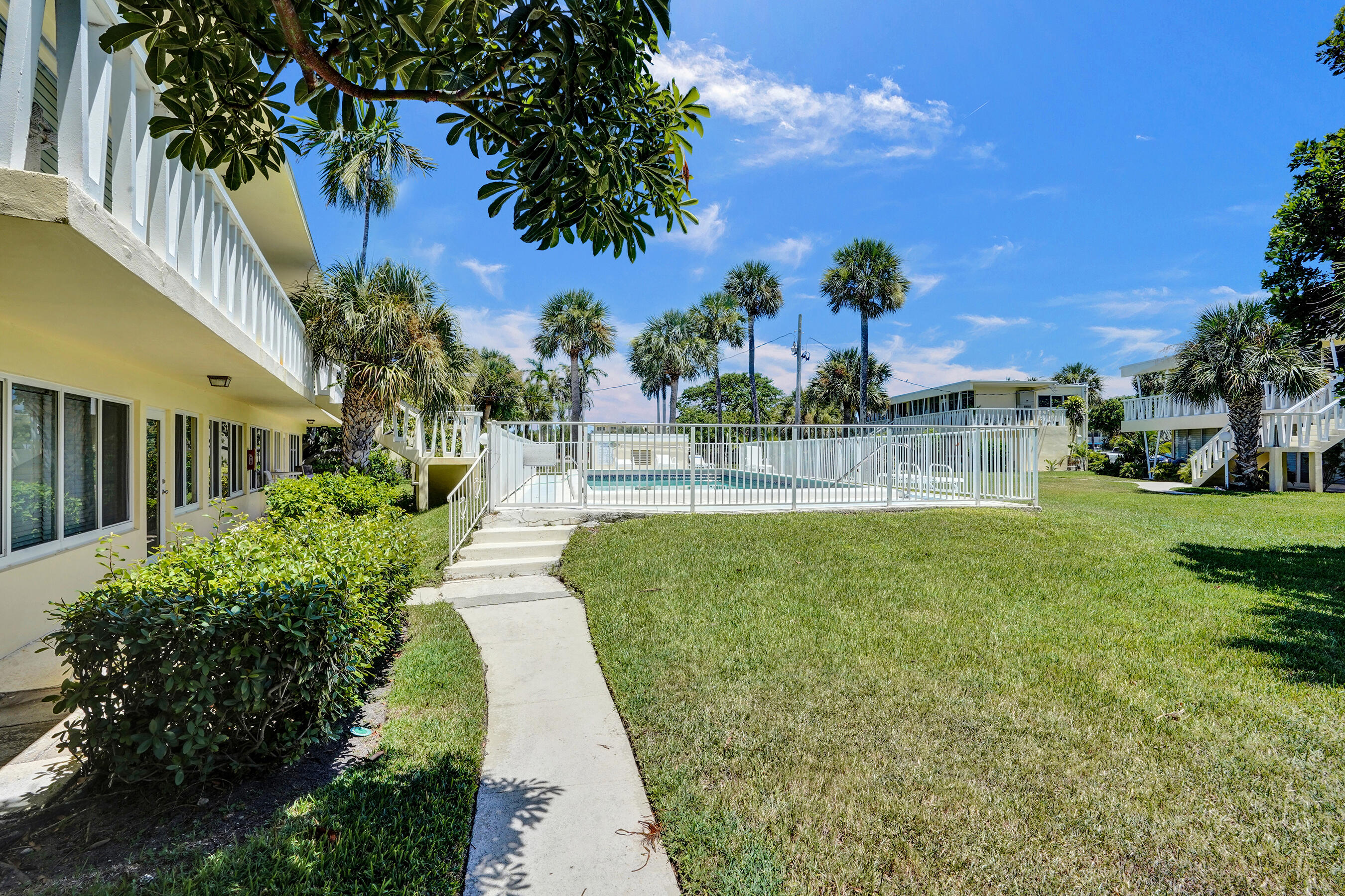 2755 Northeast 28th Avenue, Unit F2 Lighthouse Point, FL 33064 - Photo 33 of 33 DSC03037
