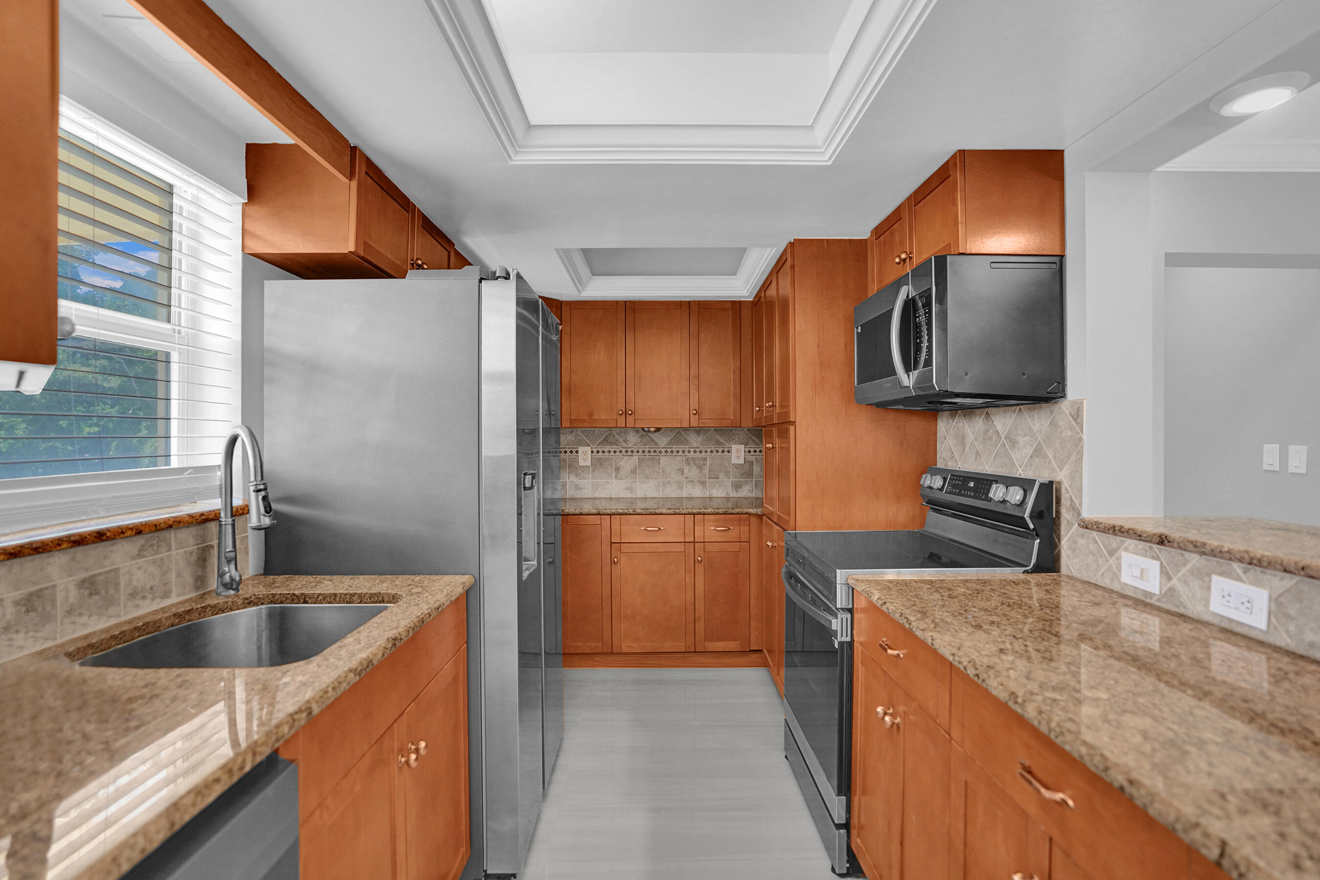 2755 Northeast 28th Avenue, Unit F2 Lighthouse Point, FL 33064 - Photo 7 of 33 DSC03076