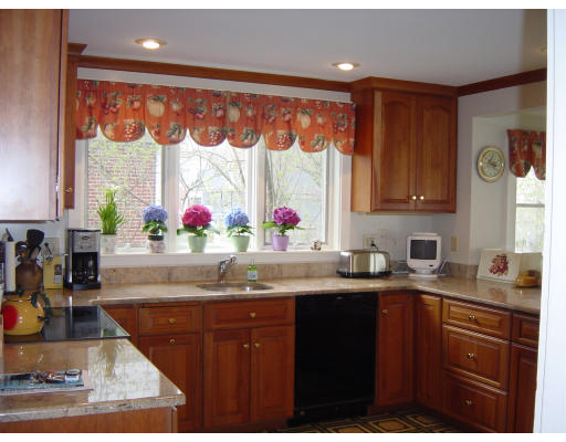 98 Farnham Street Belmont, MA 02478 - Photo 13 of 27
