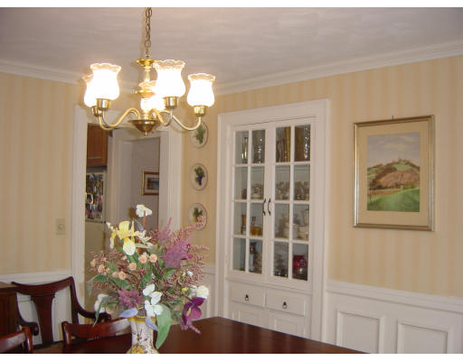98 Farnham Street Belmont, MA 02478 - Photo 4 of 27