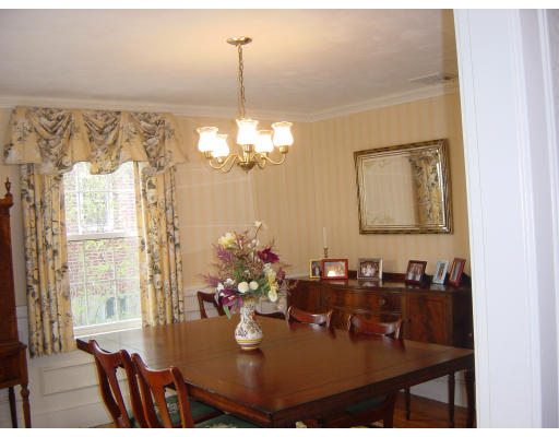 98 Farnham Street Belmont, MA 02478 - Photo 5 of 27