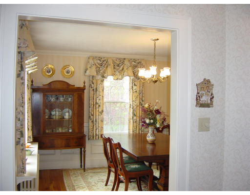 98 Farnham Street Belmont, MA 02478 - Photo 6 of 27