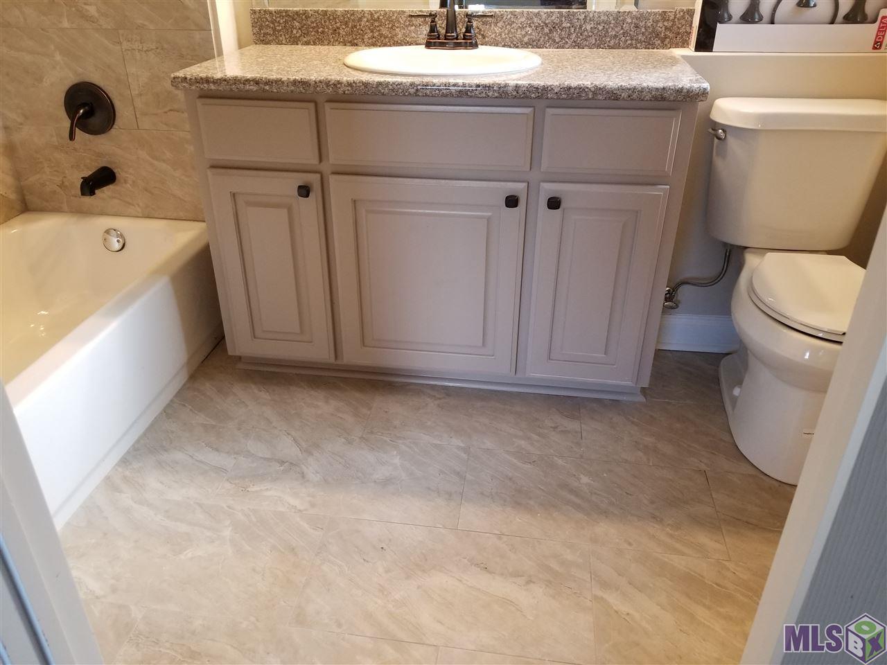 14468 Acacia Street Baton Rouge, LA 70819 - Photo 10 of 17 Master Bath