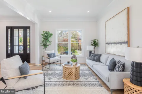 $2,295,000 | 8806 Walnut Hill Road, Chevy Chase, MD 20815