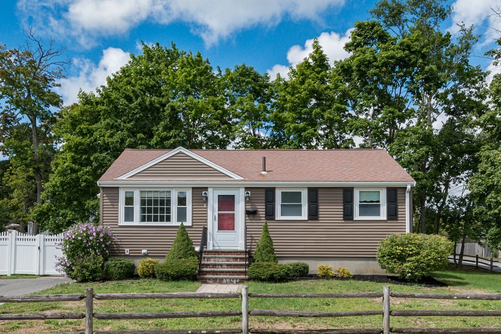 5 Levin Road Rockland, MA 02370 - Photo 3 of 32 Gallery Image 3