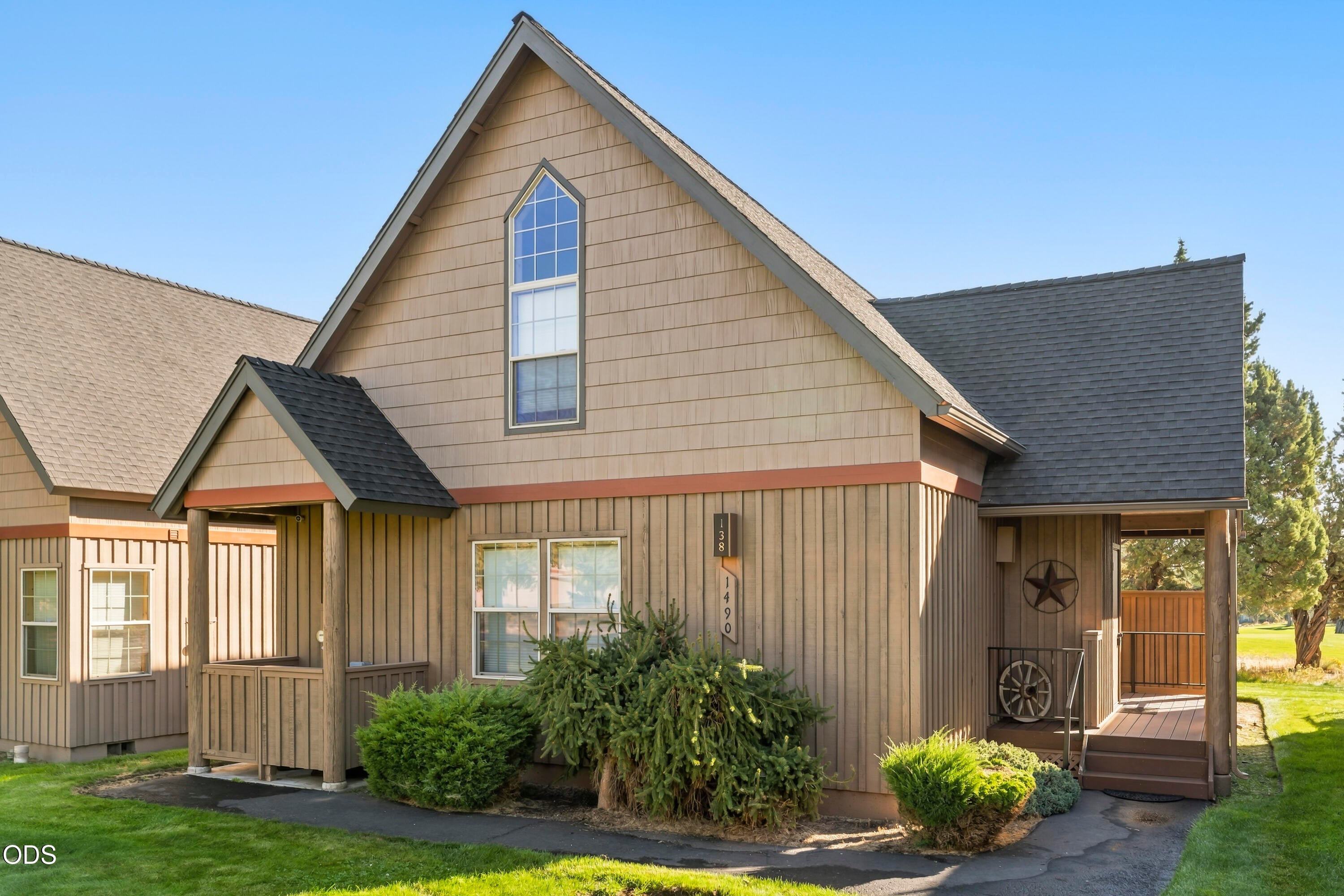1490 Red Wing Loop Redmond, OR 97756 - Photo 2 of 77 Gallery Image 2