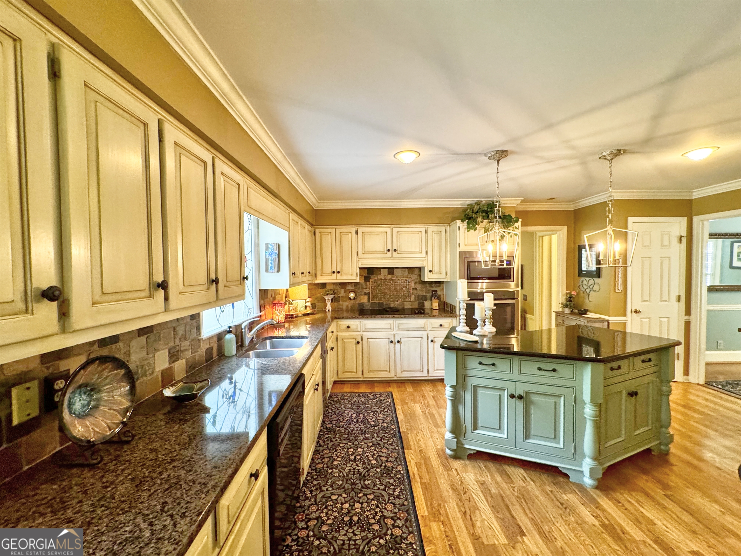 1018 Riverside Drive LaGrange, GA 30240 - Photo 3 of 36