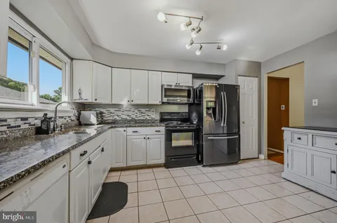 $390,000 | 34 Robert Oakes Drive, Newark, DE 19713