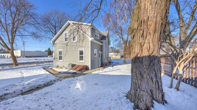 $1,300 | 1717 Sibley Court, Unit LOWR, Sheboygan, WI 53081