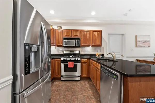 $1,075,000 | 87 Jackson Street, Unit 2C, Hoboken, NJ 07030