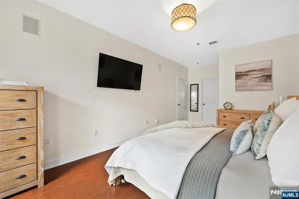 $1,075,000 | 87 Jackson Street, Unit 2C, Hoboken, NJ 07030