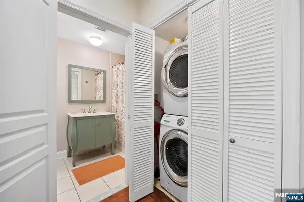 $1,075,000 | 87 Jackson Street, Unit 2C, Hoboken, NJ 07030