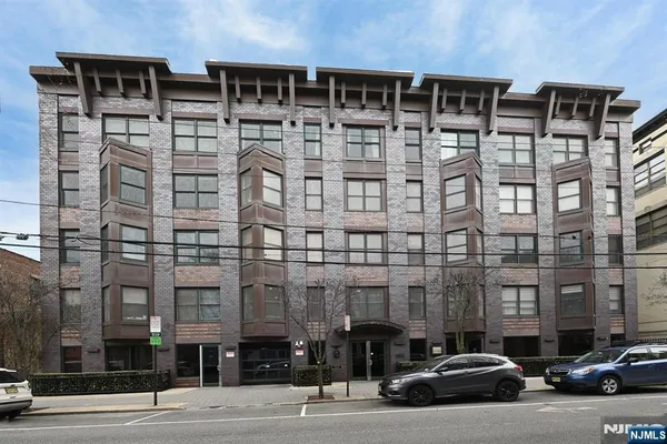 $1,075,000 | 87 Jackson Street, Unit 2C, Hoboken, NJ 07030