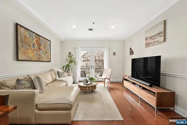 $1,075,000 | 87 Jackson Street, Unit 2C, Hoboken, NJ 07030