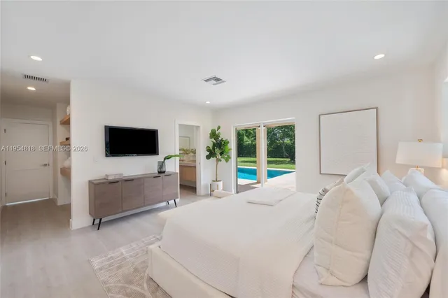 $10,000 | 7460 Southwest 126th Street, Pinecrest, FL 33156