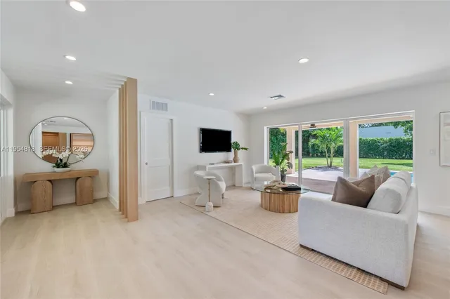 $10,000 | 7460 Southwest 126th Street, Pinecrest, FL 33156