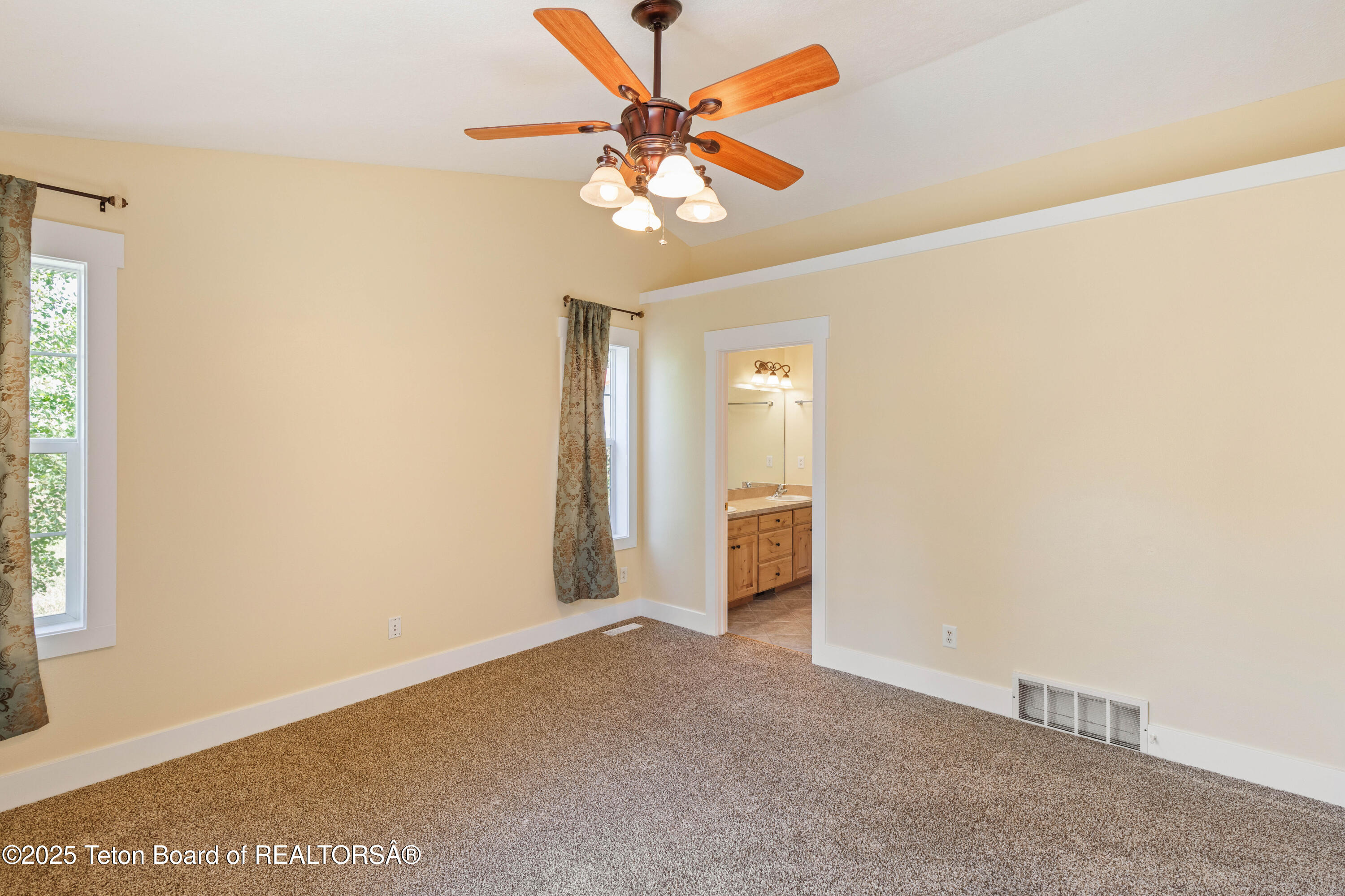 580 Cottage Lane Alpine, WY 83128 - Photo 17 of 26 580 East Cottage_IMG_0183