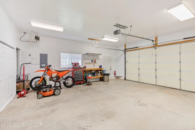 $599,000 | 580 Cottage Lane, Alpine, WY 83128