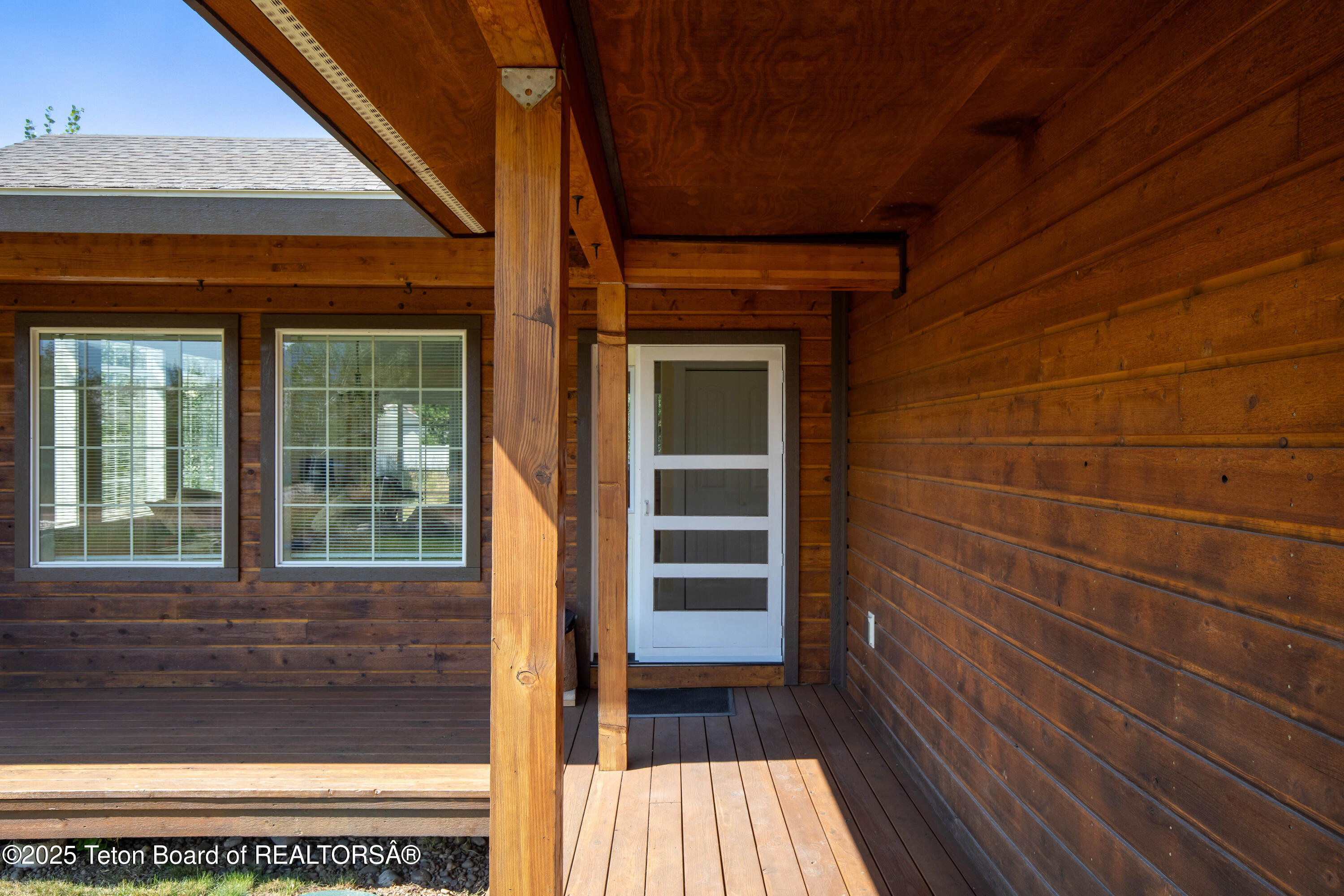 580 Cottage Lane Alpine, WY 83128 - Photo 4 of 26 580 East Cottage_IMG_0233-HDR