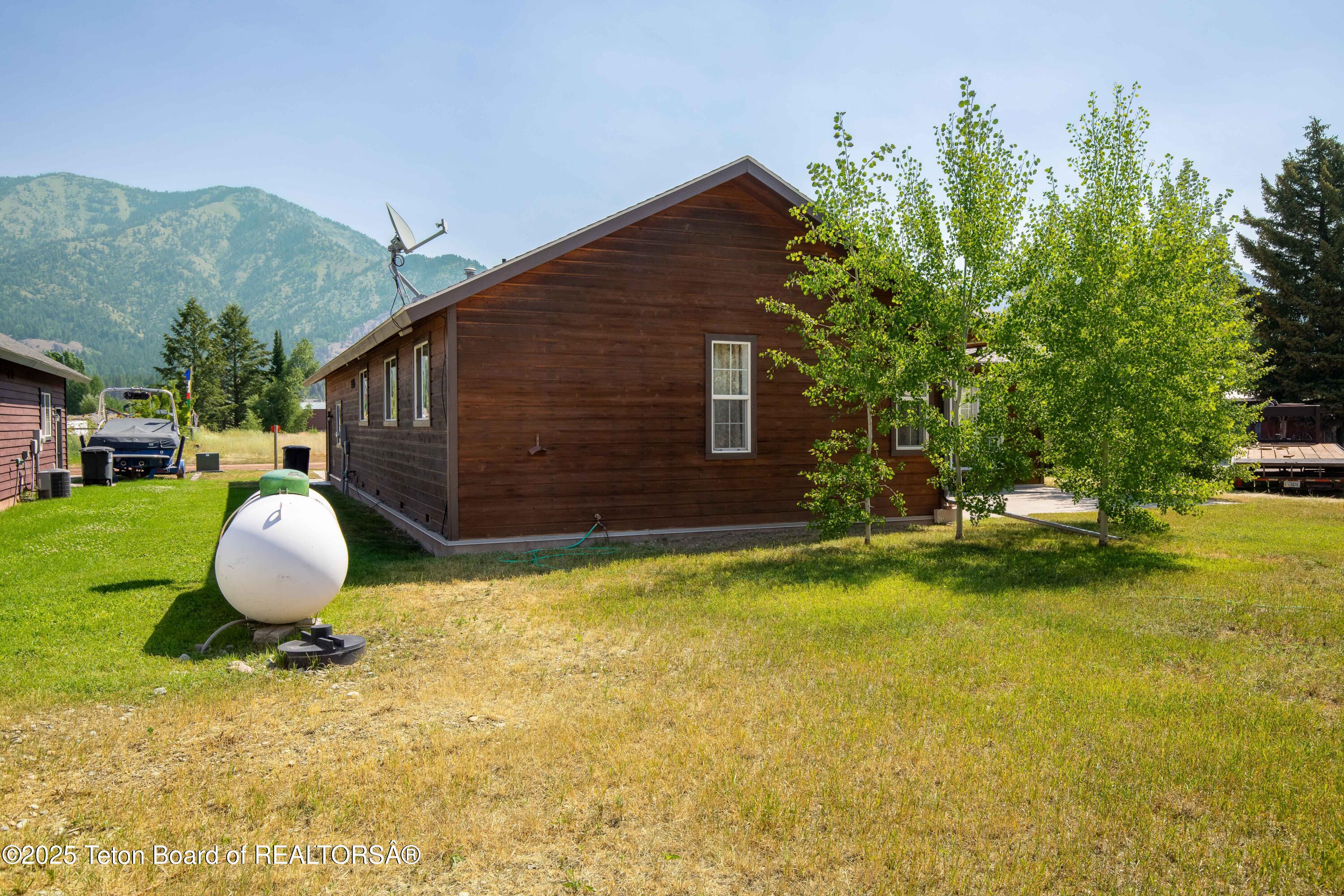 580 Cottage Lane Alpine, WY 83128 - Photo 6 of 26 580 East Cottage_IMG_0223-HDR