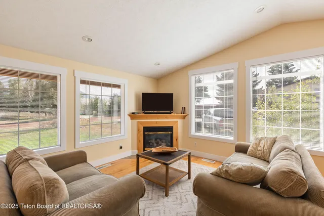 $599,000 | 580 Cottage Lane, Alpine, WY 83128