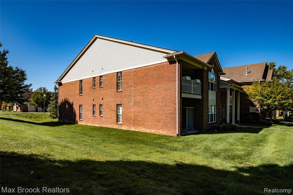 1874 Flagstone Circle Rochester, MI 48307 - Photo 6 of 46 Gallery Image 6