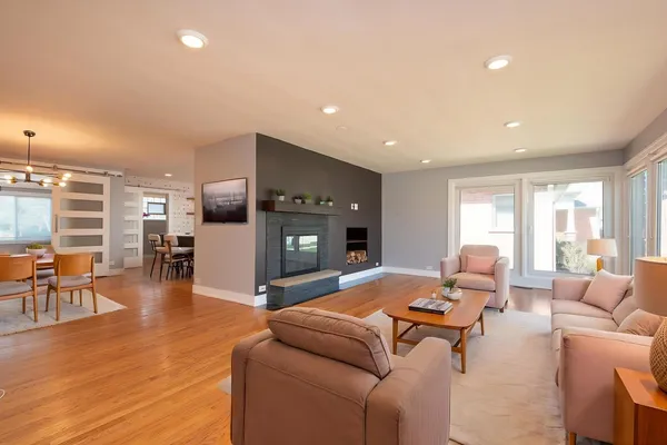 $729,000 | 900 Tomawadee Drive, Park Ridge, IL 60068