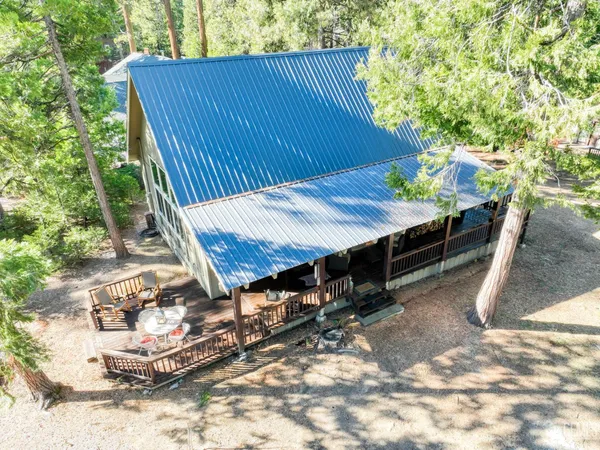 a view of a backyard with furniture