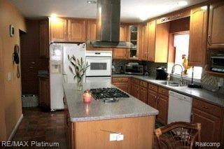 2158 Darwin Road Pinckney, MI 48169 - Photo 11 of 23 IMG_7424.jpg