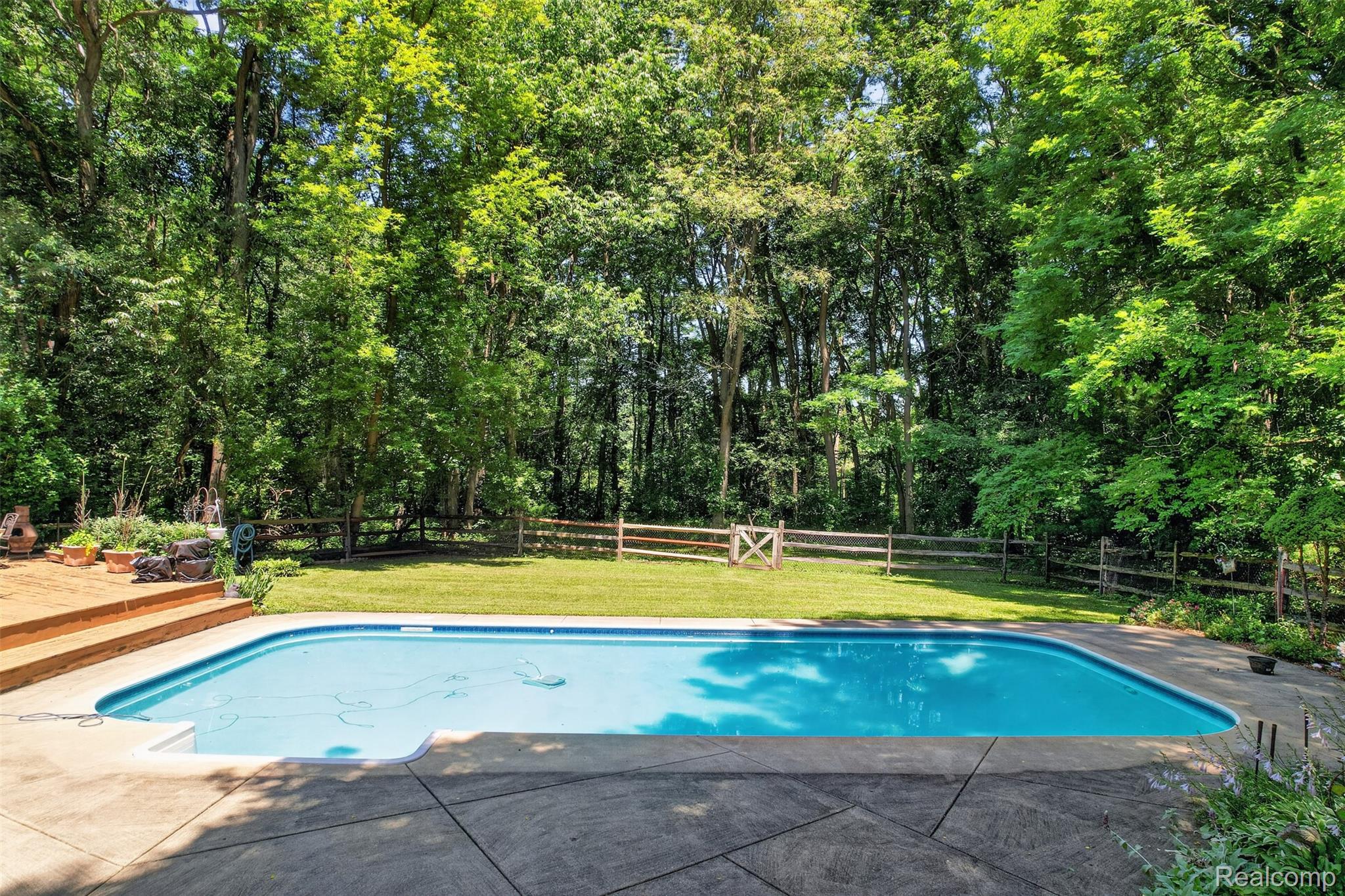 1919 Fox Ridge Drive Howell, MI 48843 - Photo 37 of 42 DJI_0025.jpg