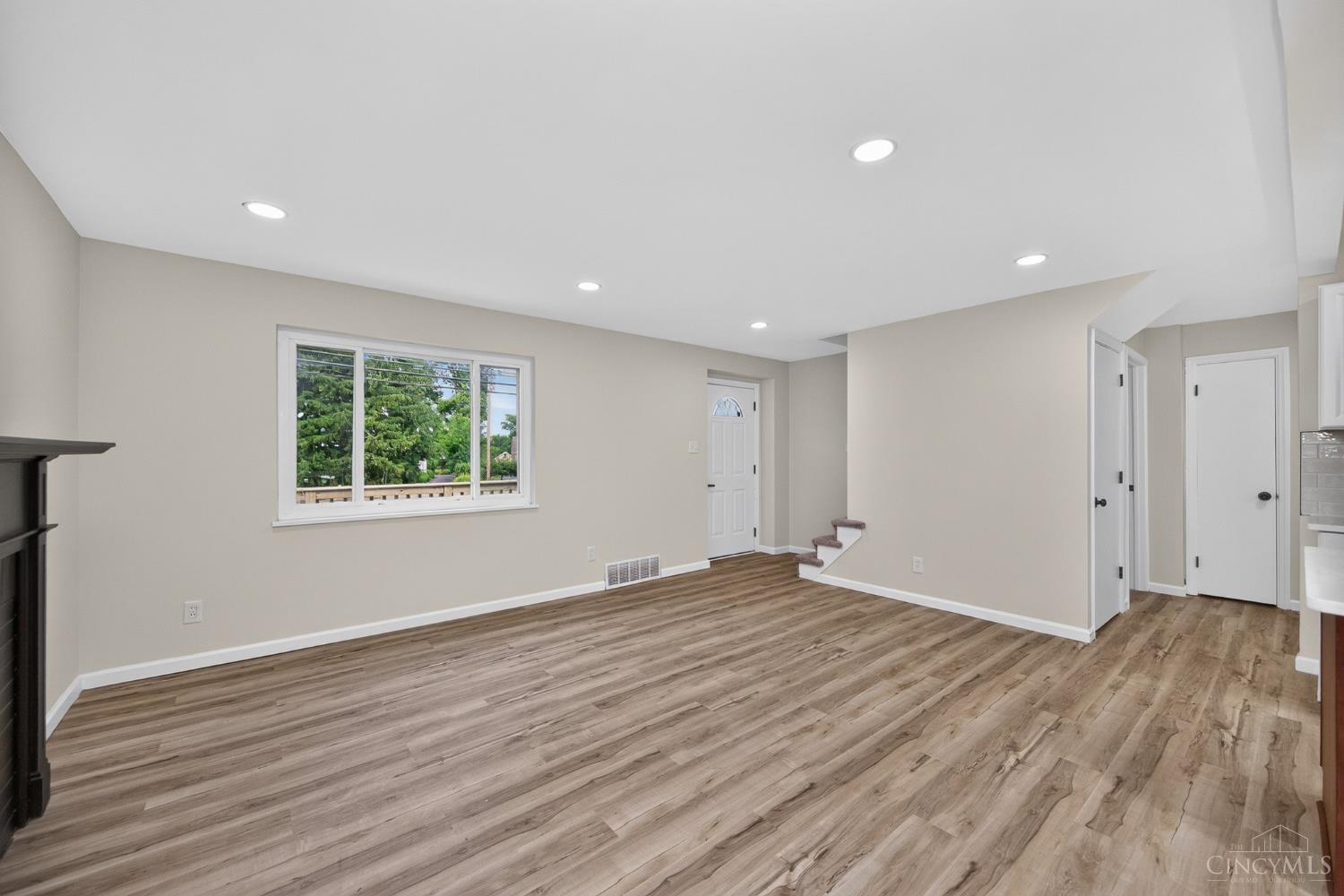 8957 Plainfield Road Cincinnati, OH 45236 - Photo 7 of 40
