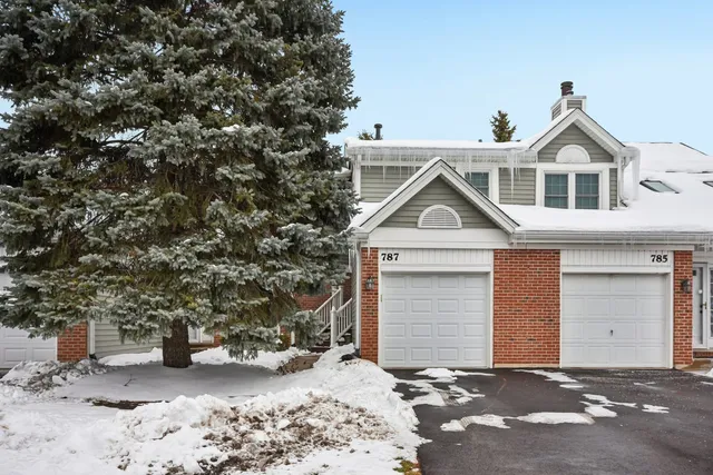 $285,000 | 787 Daybreak Lane, Unit 787, Carol Stream, IL 60188